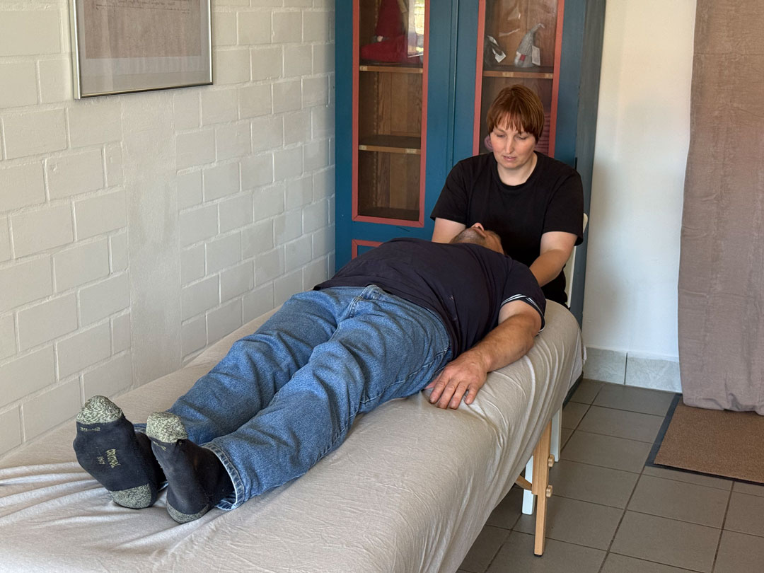 Ines Sander bei der NEK-Behandlung